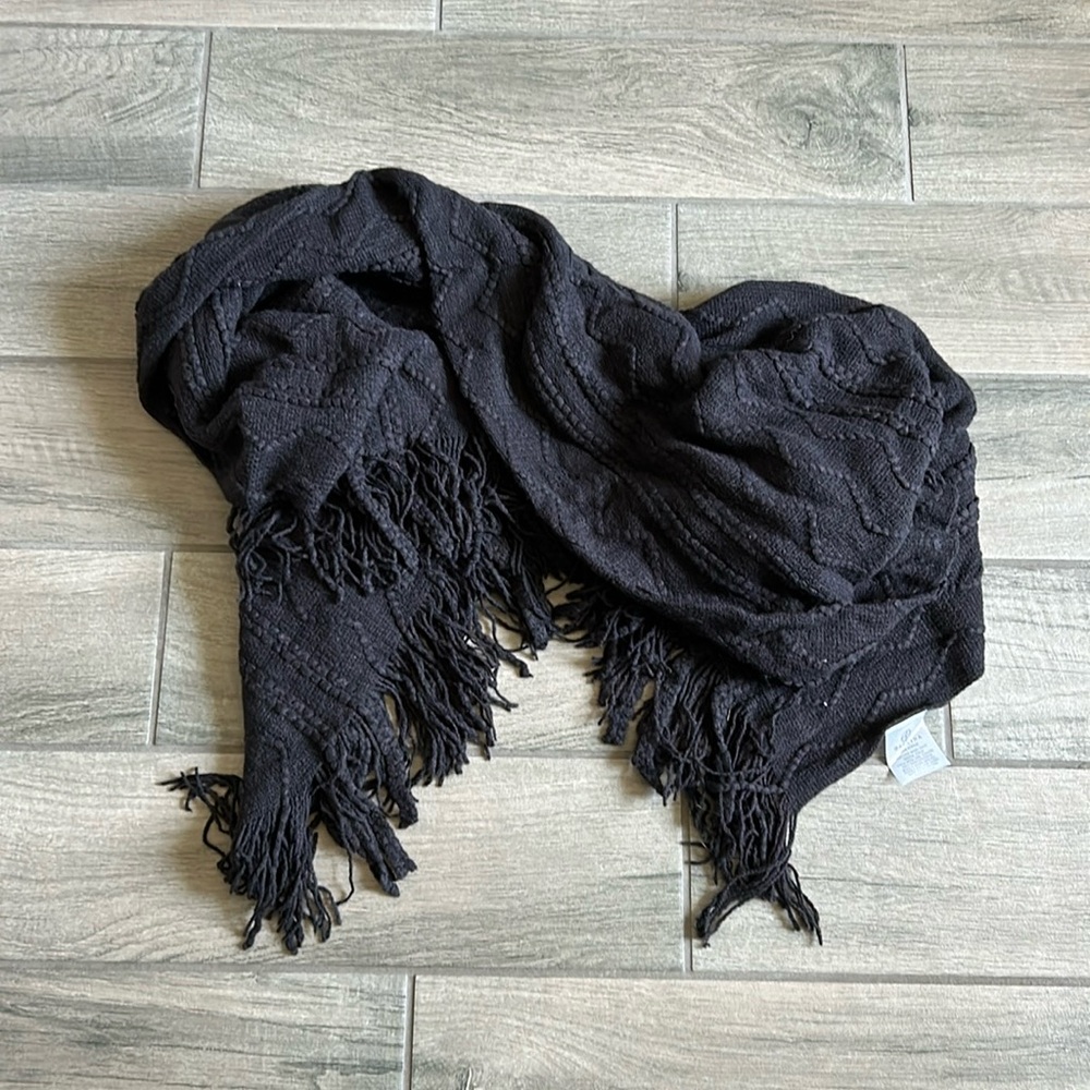 Bourina knit blanket fringe scarf
